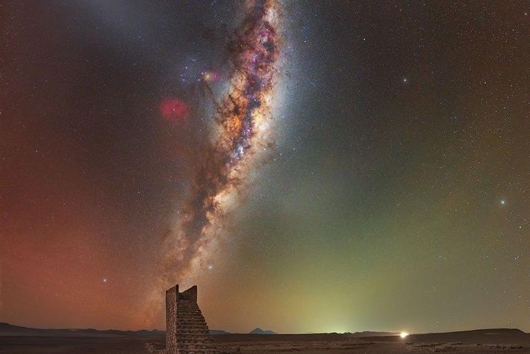 APOD: 2026 October 13 – Desert Stairway to Heaven