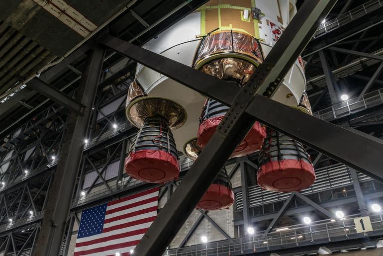 Artemis III SLS Core Stage Joins Boosters at Kennedy